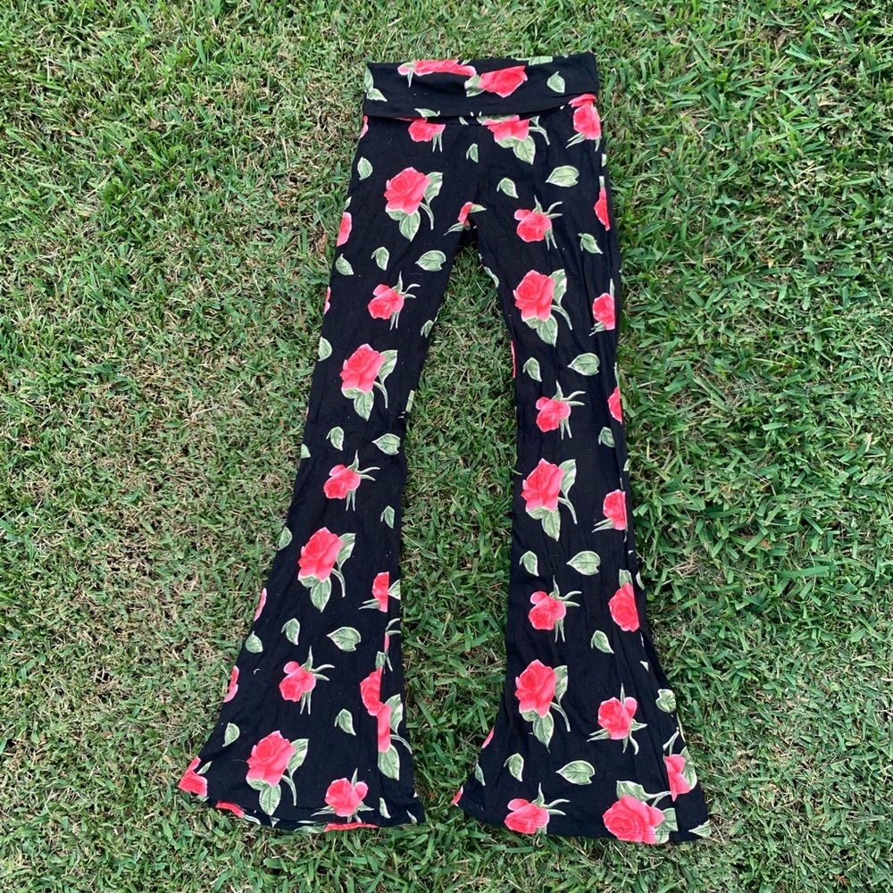 Lucy Love fitted bellbottom style cotton pants